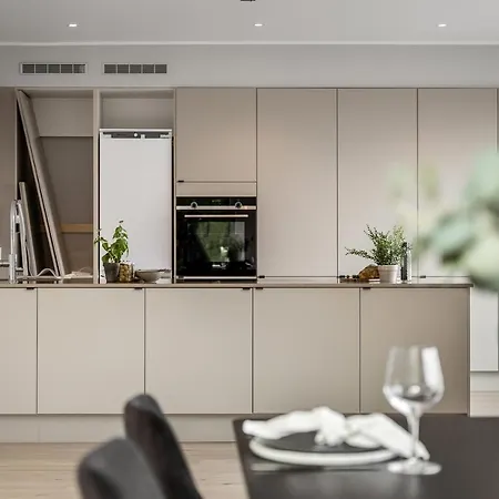 Luxurious Seafront W/free Parking Apartament